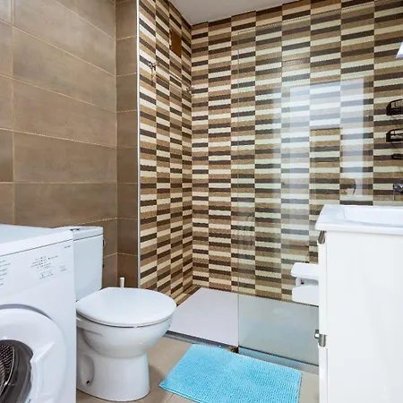 Lenas Modern Apartamento